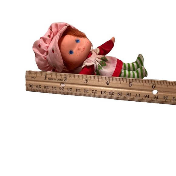 Vintage 1980s American Greetings Strawberry Shortcake Doll with Removable Bonnet - Picture 7 of 7